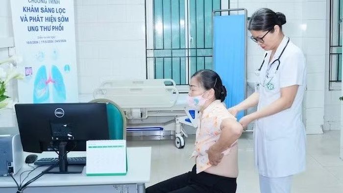 Khám sàng lọc ung thư phổi cho người thuộc nhóm nguy cơ cao.