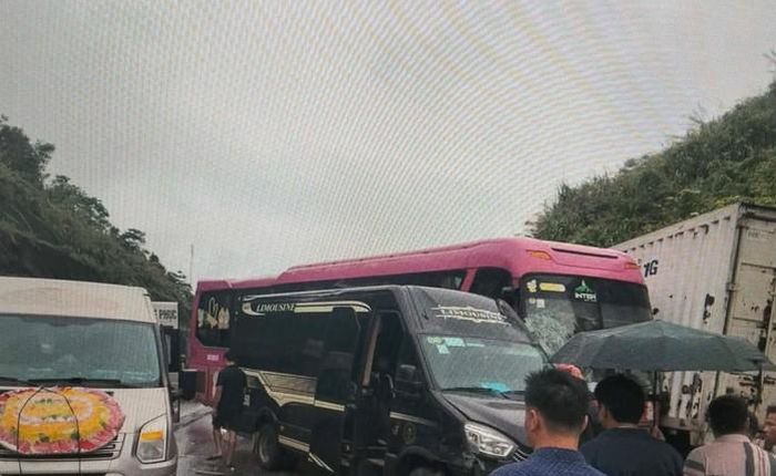 Hiện trường vụ tai nạn liên hoàn trên cao tốc. Ảnh: MXH