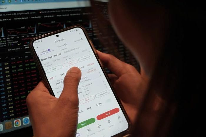 Cổ phiếu chứng khoán của một nhà đầu tư vẫn đang lỗ hơn 30% dù VN-Index lập đỉnh