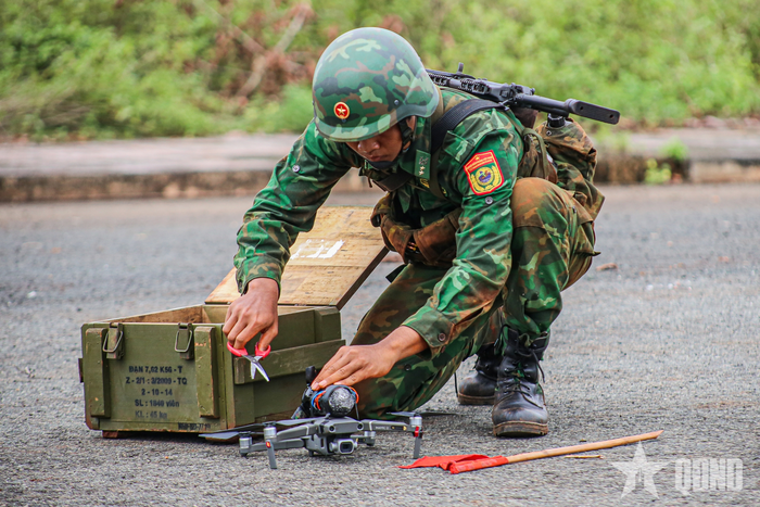Bộ đội Biên phòng tỉnh Đồng Nai khắc chế UAV.