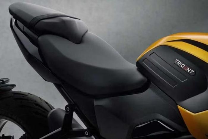 Với hệ thống treo trước được cải tiến, Trident 660 có khả năng xử lý linh hoạt hơn, được trang bị phuộc ngược 41 mm, nâng cấp với hệ thống giảm chấn SFF-BF 'piston lớn' của Showa để mang lại sự thoải mái và khả năng kiểm soát tốt hơn.