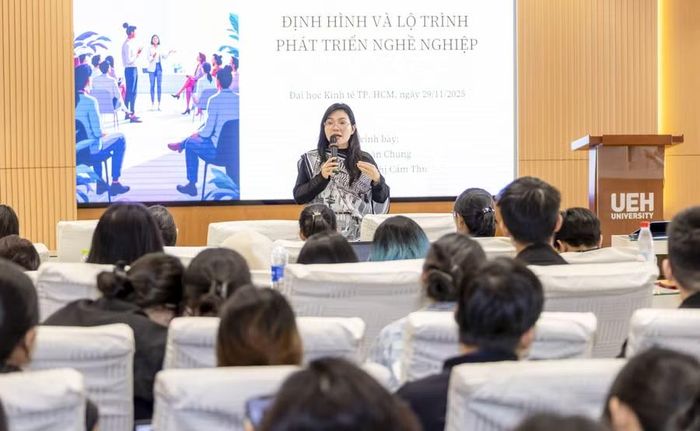Glo-cal Education là chương trình định hướng kết nối tri thức toàn cầu với bối cảnh địa phương và thực tiễn thị trường.