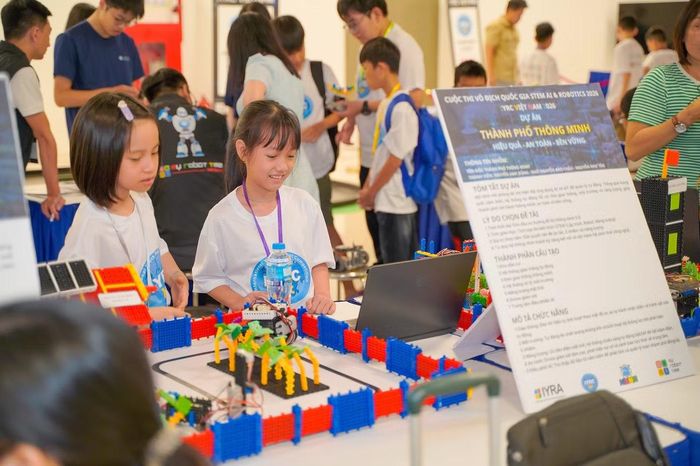 Các thí sinh trước giờ tranh tài.