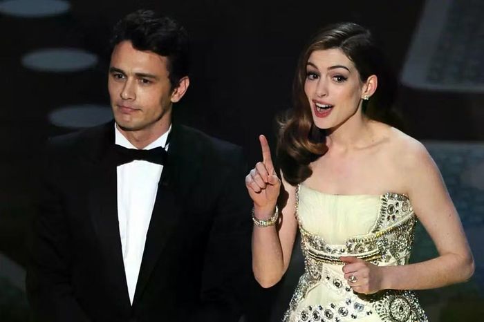 Anne được cho là bắt đầu bị ghét sau màn thể hiện tệ hại trên sân khấu Oscar 2011. Ảnh: Getty Images.