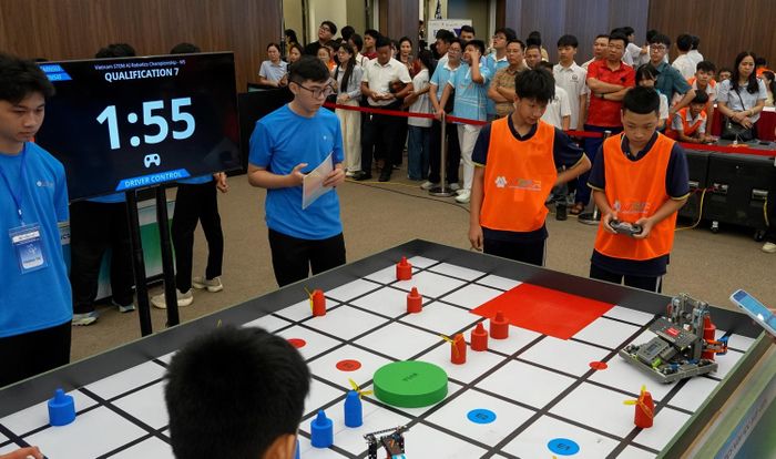 Các em học sinh thuộc trường THCS Tây Mỗ (Hà Nội) - 1 trong 37 trường tham gia chương trình STEM Innovation Petrovietnam tranh tài tại cuộc thi.