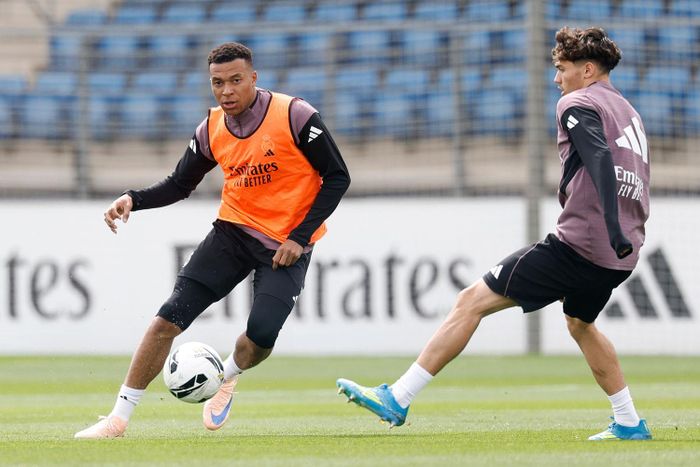 Buổi tập của Real Madrid sau vụ ẩu đả, có Mbappe tham gia đầy đủ. Ảnh: RMCF