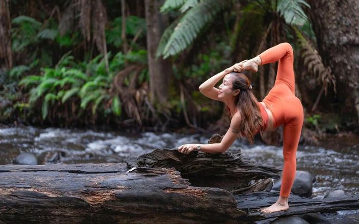 Nữ nghệ sĩ từng chia sẻ rằng yoga không chỉ giúp cô duy trì vóc dáng mà còn mang lại sự cân bằng tinh thần, giảm căng thẳng và tiếp thêm năng lượng tích cực trong cuộc sống.