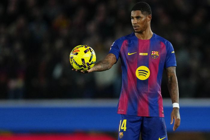 Flick yêu cầu Rashford phải pressing nhiều hơn. Ảnh: EFE