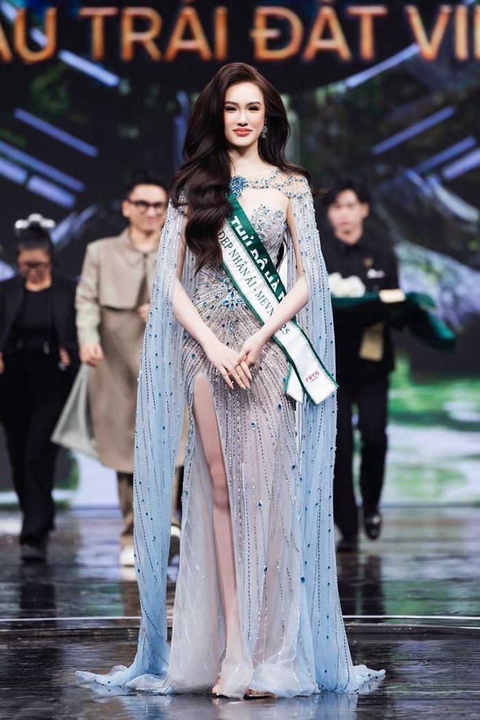 Hoa hậu Trịnh Mỹ Anh