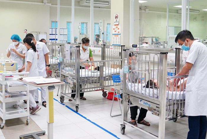 Chỉ trong vòng một tháng, Khoa Cấp cứu và Chống độc (Bệnh viện Nhi Trung ương) đã tiếp nhận nhiều trường hợp bị chó cắn, trong đó nhiều trẻ đa chấn thương nghiêm trọng