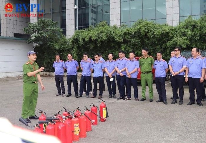  Cán bộ, công chức, viên chức, người lao động của VKSND tối cao tham gia diễn tập.