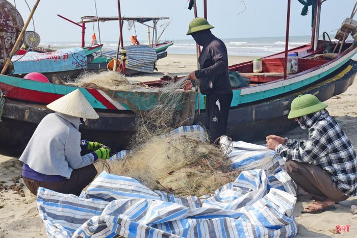 Ngư dân xã Đồng Tiến cũng rất băn khoăn khi thực hiện nghị định mới.