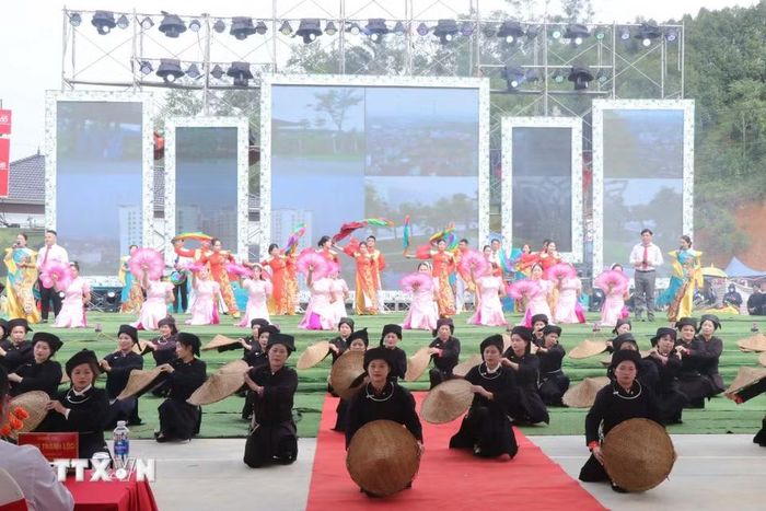 Chương trình văn nghệ tại lễ khai mạc. (Ảnh: Vũ Hoàng Giang/TTXVN)