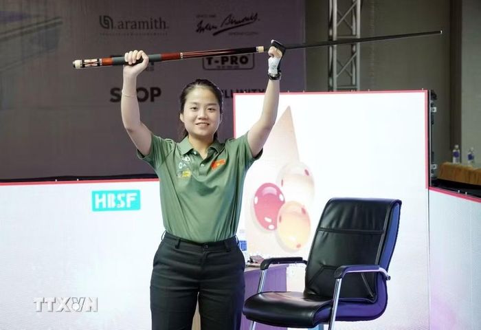 Cơ thủ Nguyễn Đức Yến đăng quang vô địch nội dung carom 3 băng nữ tại giải billiards vô địch carom châu Á 2026. (Ảnh: Trung Tuyến/TTXVN)