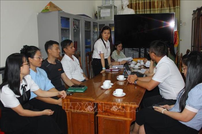 Cô Trần Thị Thu Cúc, Hiệu trưởng Trường Tiểu học Nguyễn Du làm rõ những thông tin về "lớp học thông minh" đang gây xôn xao mạng xã hội.