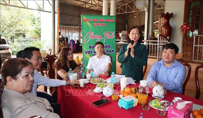Bà Nguyễn Thị Hồng Thu, Tổng Giám đốc Công ty XNK trái cây Chánh Thu phát biểu.