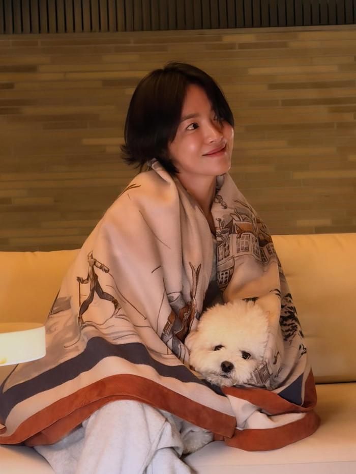 Song Hye Kyo hiện vẫn độc thân, cô dành nhiều thời gian cho công việc và bạn bè. Ảnh: IGNV