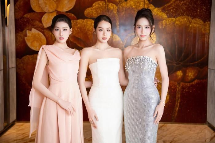 Á hậu Ngọc Thảo thoải mái "đọ sắc" cùng hội chị em trong lần xuất hiện gần đây. Ảnh: FBNV