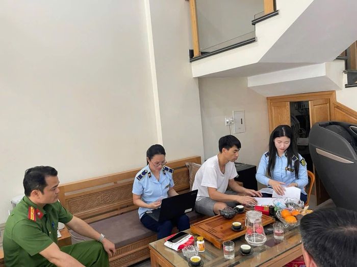 Lực lượng chức năng lập biên bản vi phạm đối với các đơn vị.