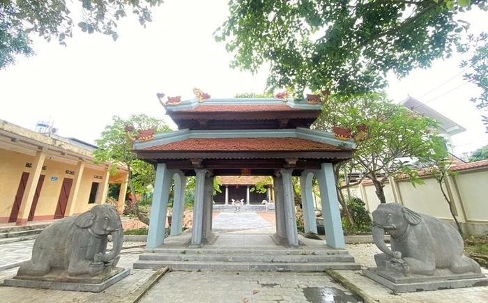 Đền thờ Thái phó, Vệ quốc công Hoàng Bùi Hoàn