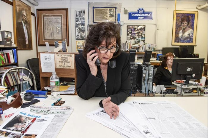Bà Pamela Donnaruma, chủ bút kiêm tổng biên tập tờ Boston Post-Gazette - tờ báo tuần của cộng đồng người Mỹ gốc Ý, ảnh chụp vào tháng 4/2019. Tờ báo do ông nội của bà Donnaruma sáng lập. Ảnh: The New Yorker