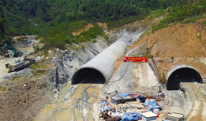 Thi công hầm chui tại Dự án Đường bộ cao tốc Khánh Hòa - Buôn Ma Thuột.