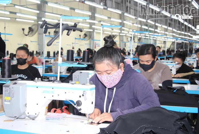 Công nhân tại Khu Công nghiệp Thanh Hải.