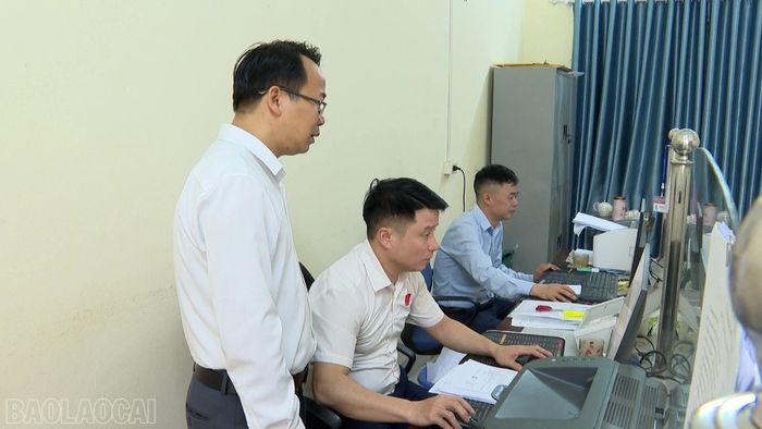 Sự nêu gương tiên phong của cán bộ, đảng viên đã củng cố thêm niềm tin của Nhân dân vào chủ trương lớn của Đảng, Nhà nước.