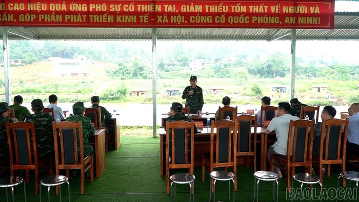 Quang cảnh cuộc họp rút kinh nghiệm buổi diễn tập.