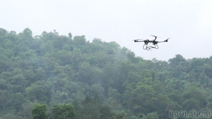 Máy bay không người lái được huy động tham gia trinh sát, quan sát hiện trường và hỗ trợ công tác tìm kiếm cứu nạn.