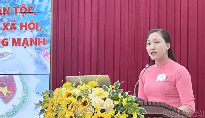 Các thí sinh trình bày phần thi.