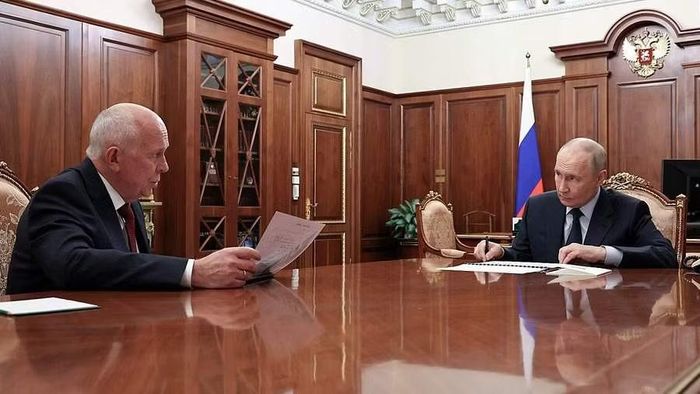 Lãnh đạo Tập đoàn Rostec đang vẽ ra một bức tranh màu hồng với Tổng thống Putin.