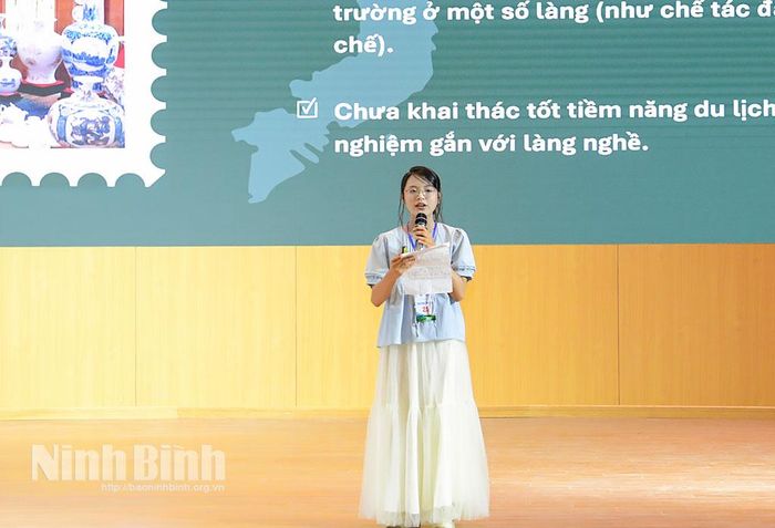 Phần thi thuyết trình về ý tưởng lan tỏa giá trị văn hóa Ninh Bình của thí sinh Trịnh Phúc Tâm Minh, (lớp 11, Trường THPT Nho Quan A).