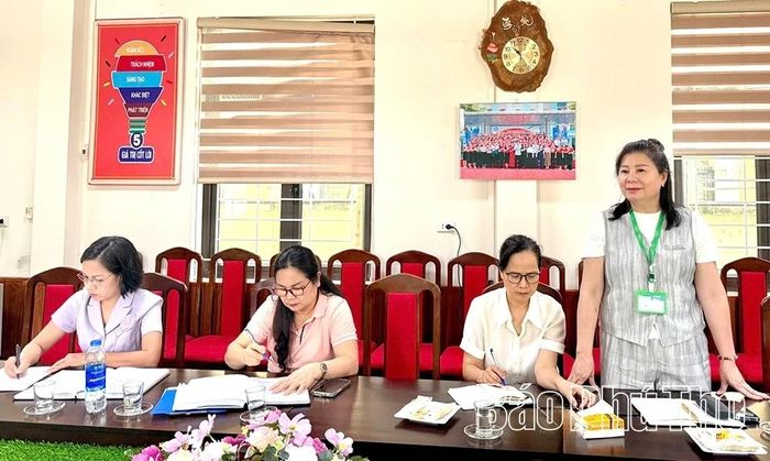 Đại diện Trung tâm Y tế khu vực Vĩnh Yên đánh giá về việc chấp hành các quy định về an toàn thực phẩm tại các trường học sau kiểm tra thực tế.
