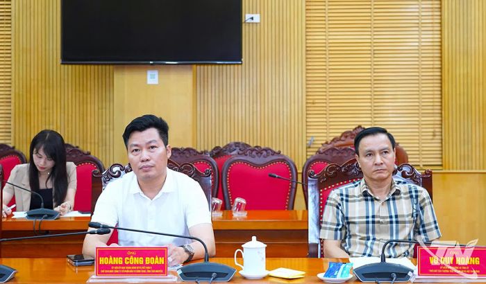 Các đại biểu dự chương trình gặp mặt.