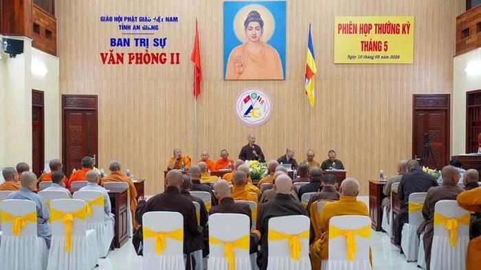 Quang cảnh phiên họp