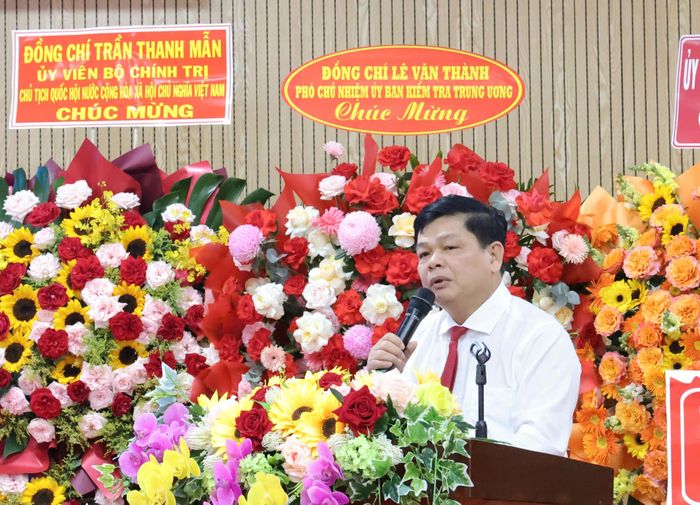 Phó Giám đốc phụ trách chuyên môn Bệnh viện Đa khoa Trung ương Cần Thơ- Phạm Thanh Phong phát biểu tại Hội nghị