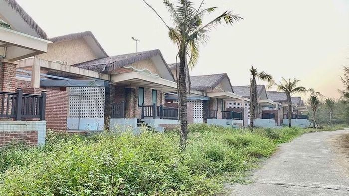 Công trình hạ tầng phục vụ phát triển du lịch ở Gio Hải bỏ hoang. 