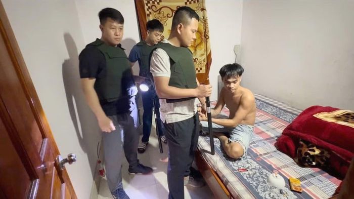Công an xã Can Lộc triệt xóa tụ điểm sử dụng ma túy tại nhà nghỉ trên địa bàn.