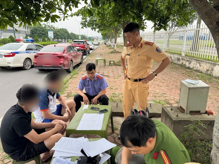 Lực lượng chức năng làm việc với lái xe D.T.H.