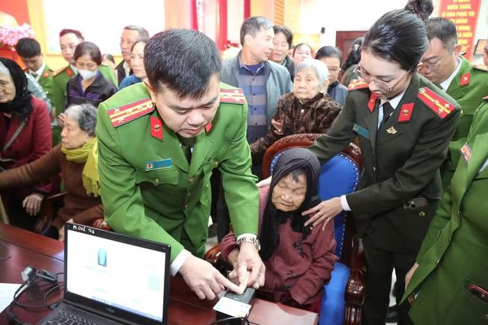 Công an Nghệ An thu thập mẫu ADN của thân nhân các liệt sĩ chưa xác định danh tính trên địa bàn.