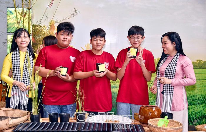 Những hạt mầm do các em gieo trồng sẽ được lưu giữ tại Bảo tàng Lúa nước.