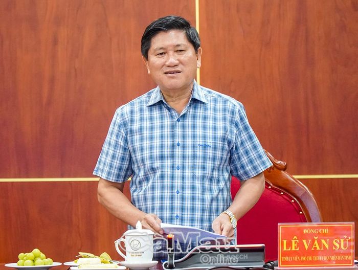 Đồng chí Lê Văn Sử, Phó Chủ tịch UBND tỉnh, báo cáo tình hình phát triển kinh tế - xã hội 4 tháng đầu năm 2026 và kết quả sau 4 năm thực hiện Nghị quyết số 19-NQ/TW trên địa bàn tỉnh Cà Mau.