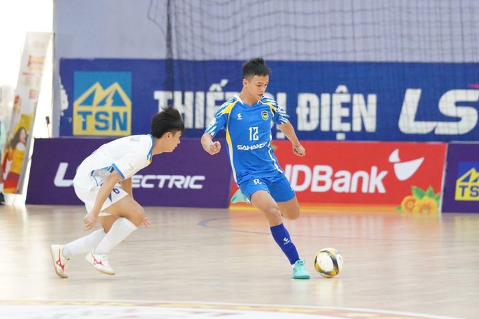 Sahako (áo xanh) ra quân thuận lợi khi đánh bại Trẻ thành phố Hồ Chí Minh với tỷ số 4-1. Ảnh: VFF