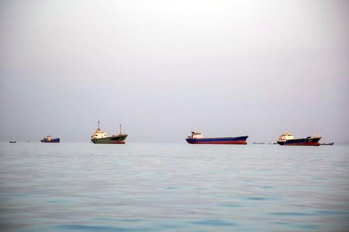 Tàu neo đậu gần bờ biển ở Bandar Abbas, Iran, tháng trước. Ảnh: Stringer/Getty Images