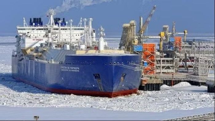 Tính đến ngày 6/5, lượng LNG Nga được đưa sang các nước EU vẫn ở mức cao, ngay cả sau khi lệnh cấm vận trong ngắn hạn có hiệu lực vào ngày 25/4, các hợp đồng này chiếm khoảng một nửa tổng lượng giao hàng.