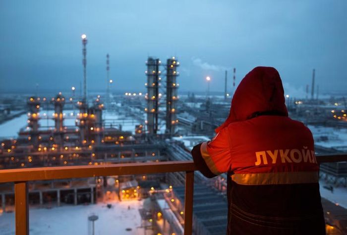 Hãng tin Anh Reuters mới đây cho biết các tàu chở khí đốt hóa lỏng khổng lồ tiếp tục mang LNG Nga từ Dự án Yamal tại Bắc Cực đến các nước EU, hàng loạt tàu xuất bến chỉ trong thời gian ngắn.