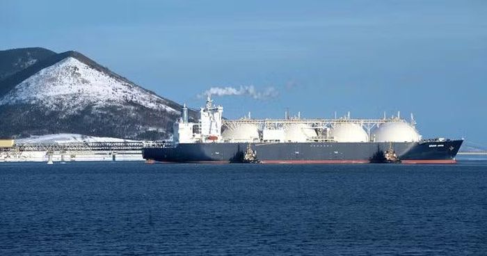 Trong khi đó, một tàu chở dầu khác tham gia Dự án Arctic LNG-2 của Nga đó là chiếc Nikolay Zubov đã đến Bilbao, Tây Ban Nha, và đang chờ được phép vào cảng.