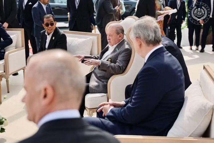 Nhưng nếu Algeria bí mật ký kết hợp đồng và cho đến phút cuối cùng không để lộ việc mua máy bay chiến đấu Nga thì Malaysia dường như đang ám chỉ khá rõ ràng việc họ lựa chọn Su-57E.
