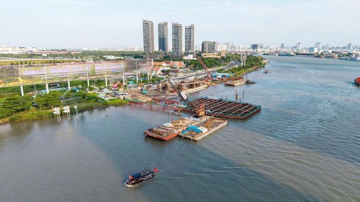 Nhà thầu cũng cho biết sẽ phấn đấu tập trung nguồn lực hoàn thành phần kết cấu mố trụ trong tháng 6-2026.